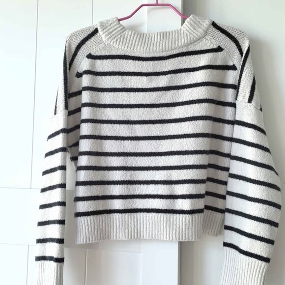 Abercrombie&Fitch Wedge V-neck Sweater XS - Picture 3 of 3